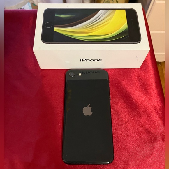 iPhone SE - Picture 6 of 6